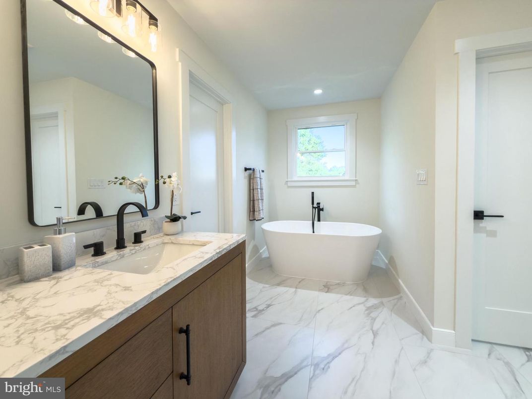 Bathroom, Dual Sink Vanities, Free Standing Baths, Interior, Marble, Recessed Lighting