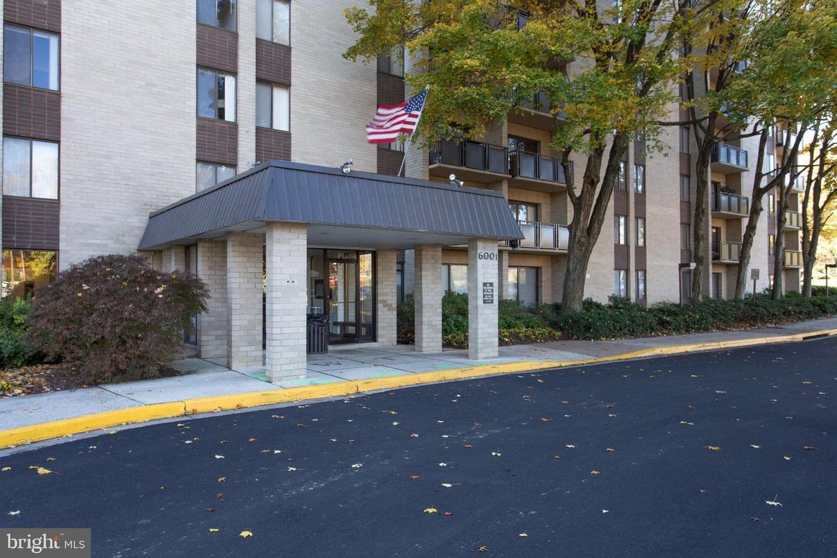 Exterior, Facade, Condo Building