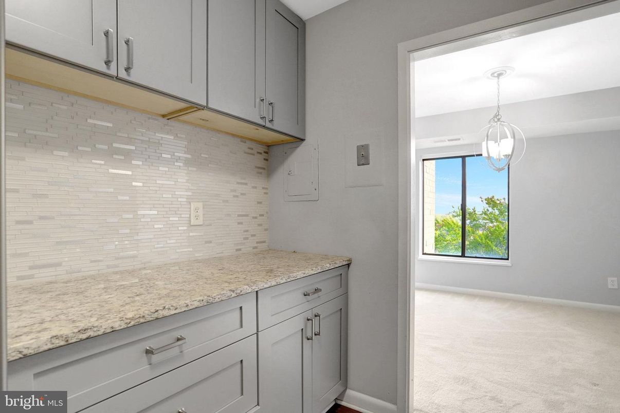 Empty room, Interior, Pendant Lights