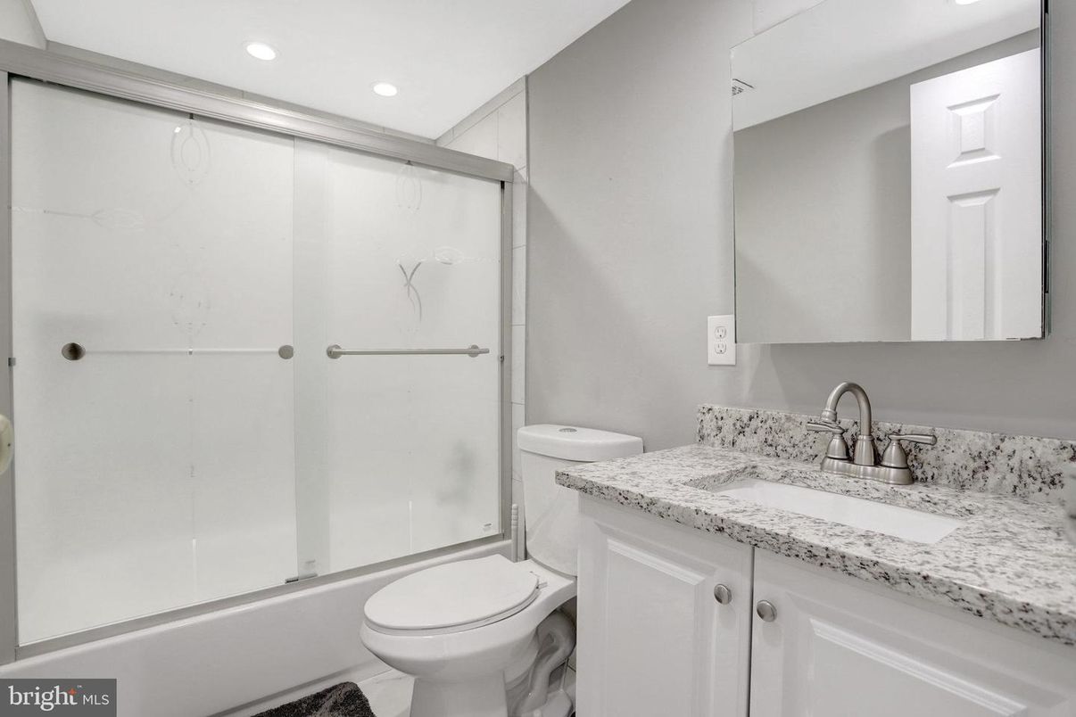 Bathroom, Interior, Recessed Lighting
