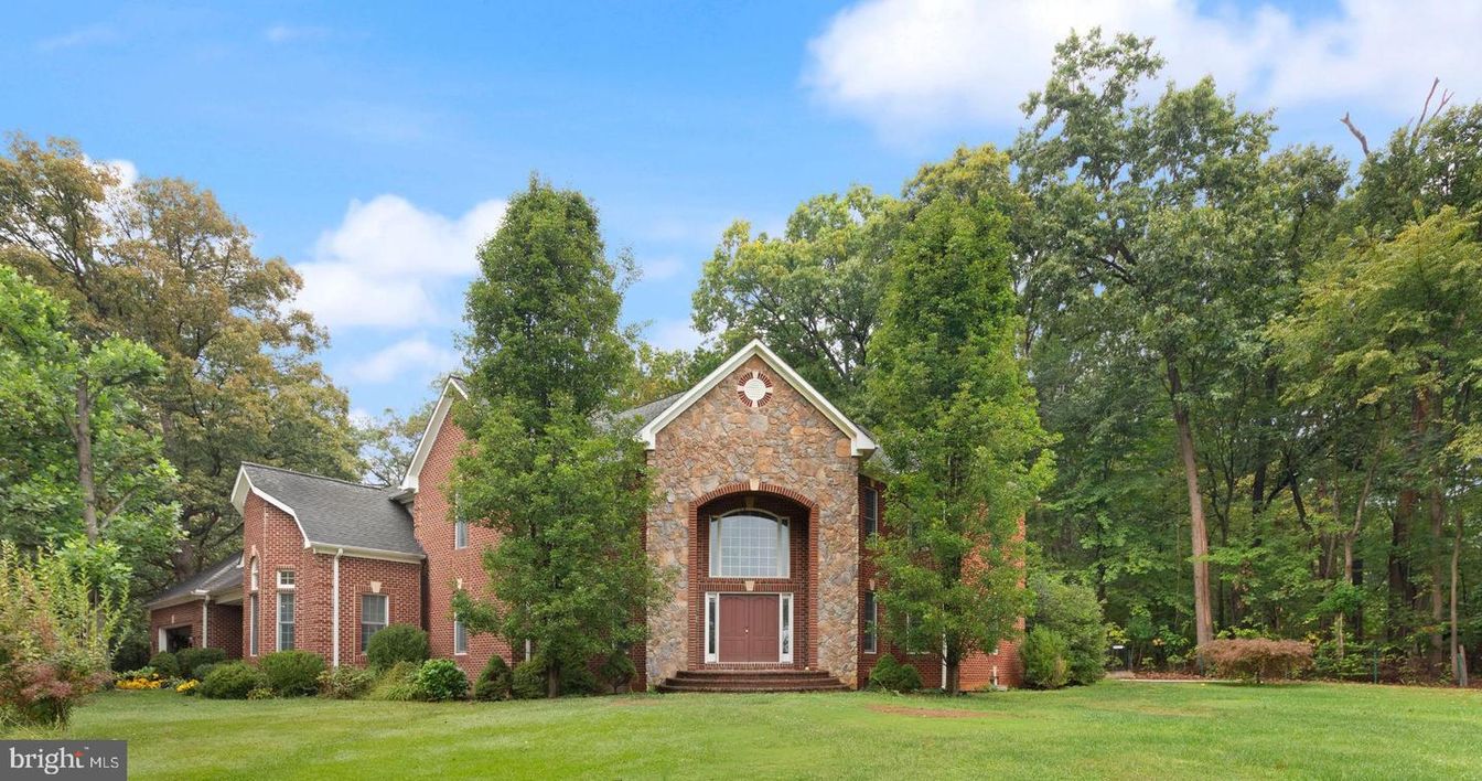 Backyard, Exterior, Facade, Brick Facade, Brick Traditional