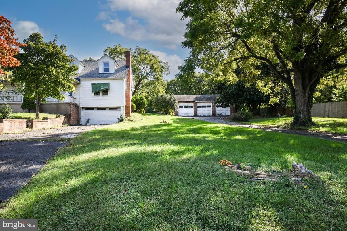 Backyard, Detached Garage, Exterior