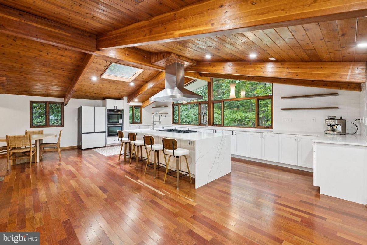 Dining room, Interior, Kitchen, Recessed Lighting, Stainless Steel Appliances, Wooden Beams, Wooden Ceilings, Wood Texture Flooring