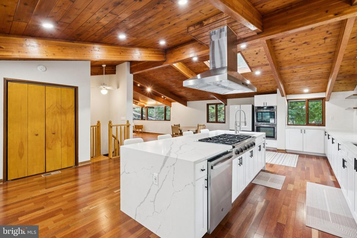 Dining room, Interior, Kitchen, Pendant Lights, Recessed Lighting, Stainless Steel Appliances, Wooden Beams, Wooden Ceilings, Wood Texture Flooring