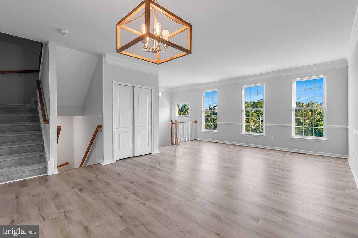Empty room, Interior, Pendant Lights, Wood Texture Flooring