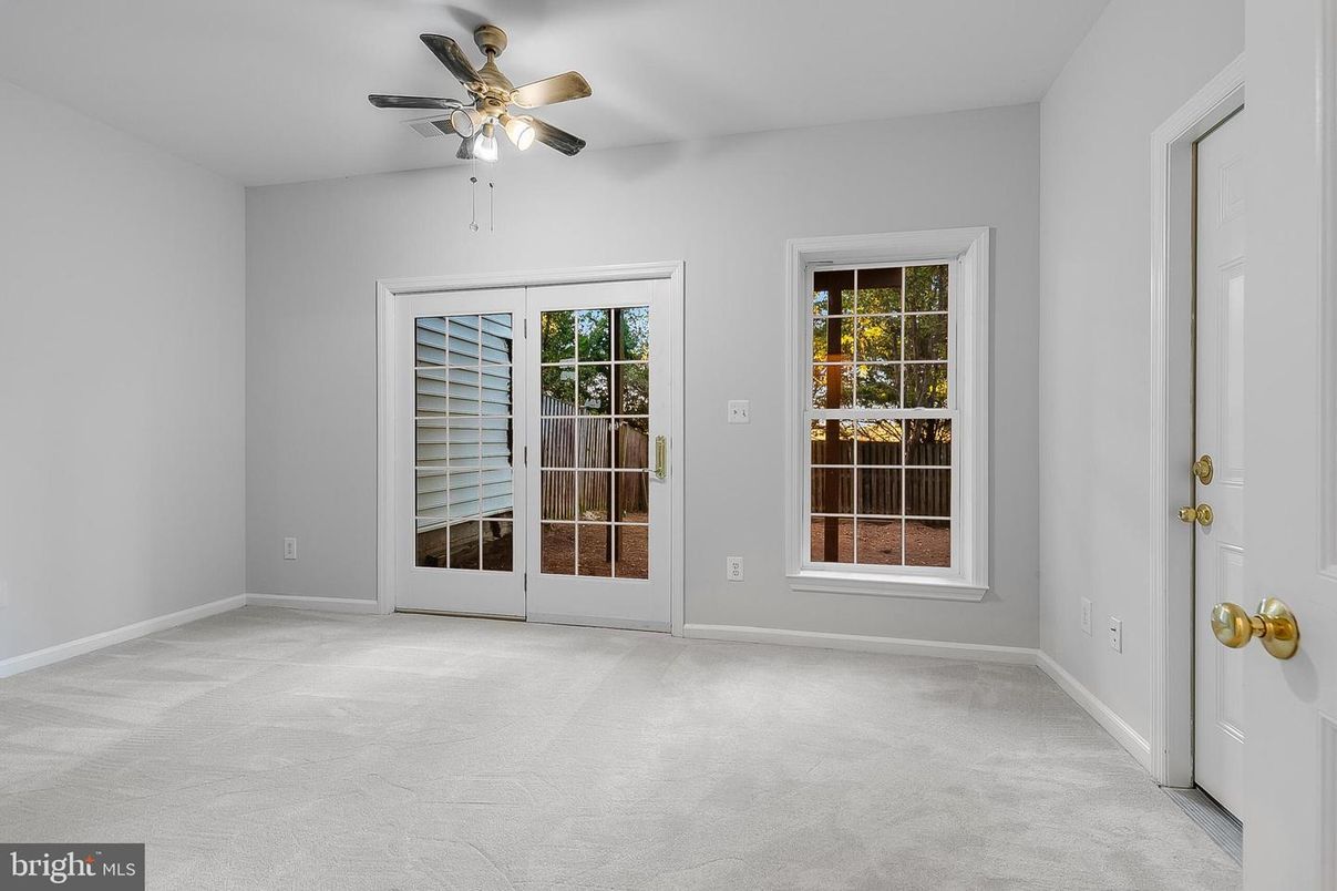Empty room, Interior