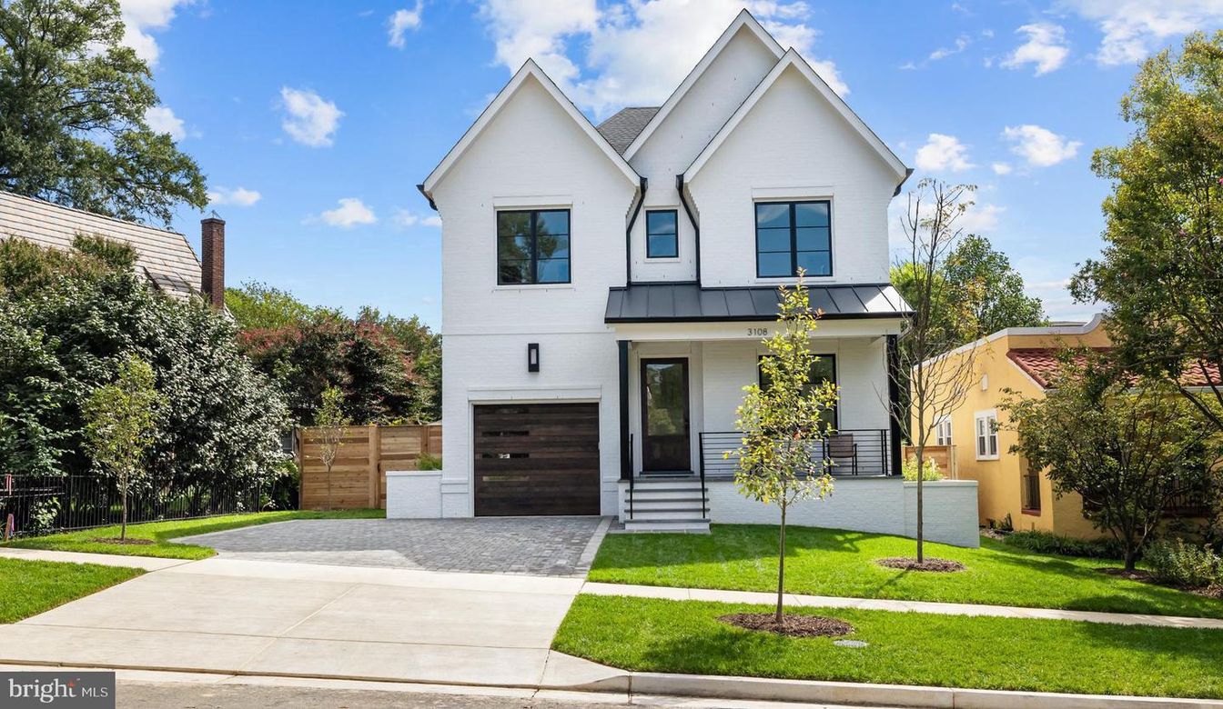 Attached, Exterior, Facade, Farmhouse