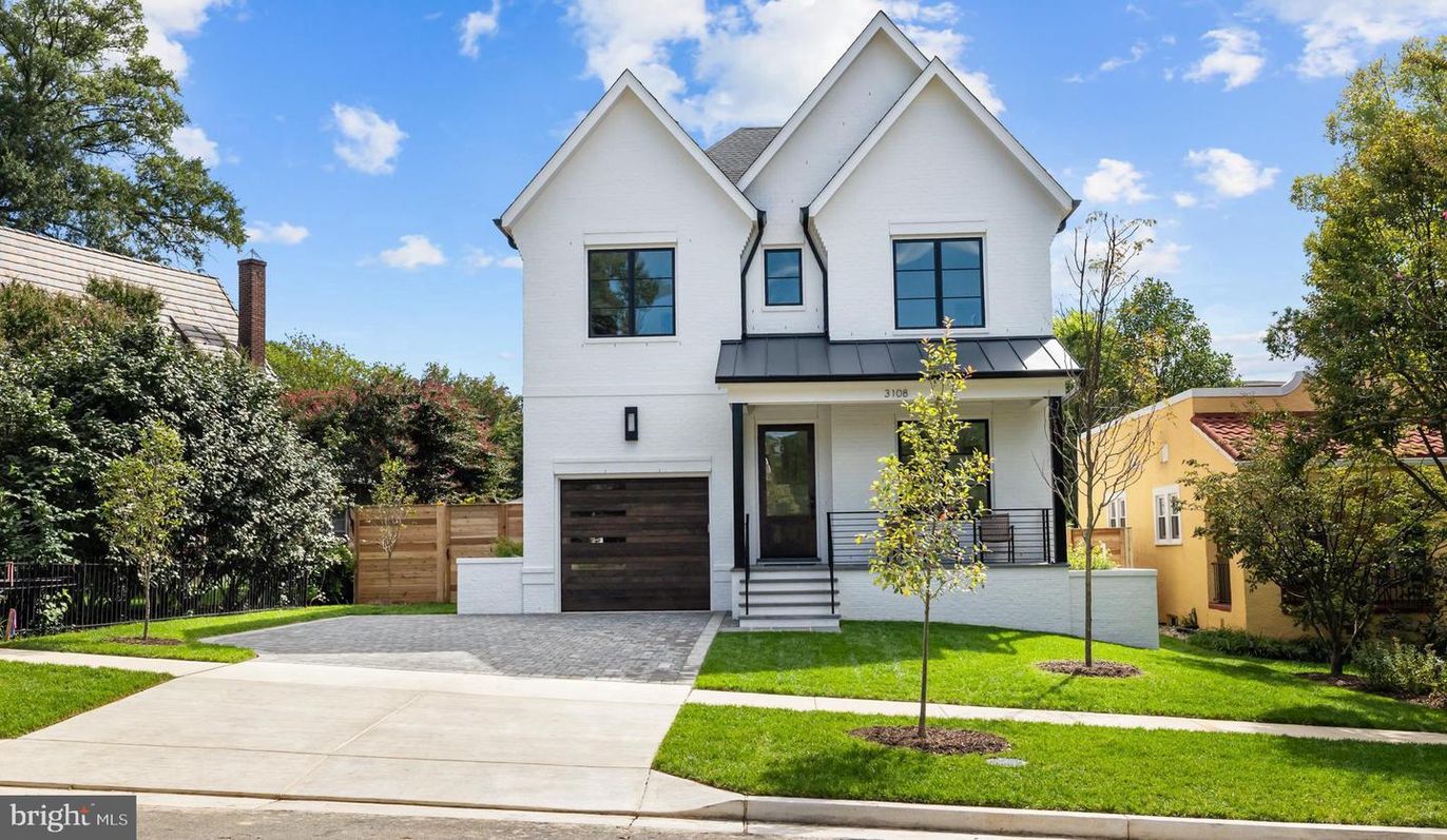 Attached, Exterior, Facade, Farmhouse