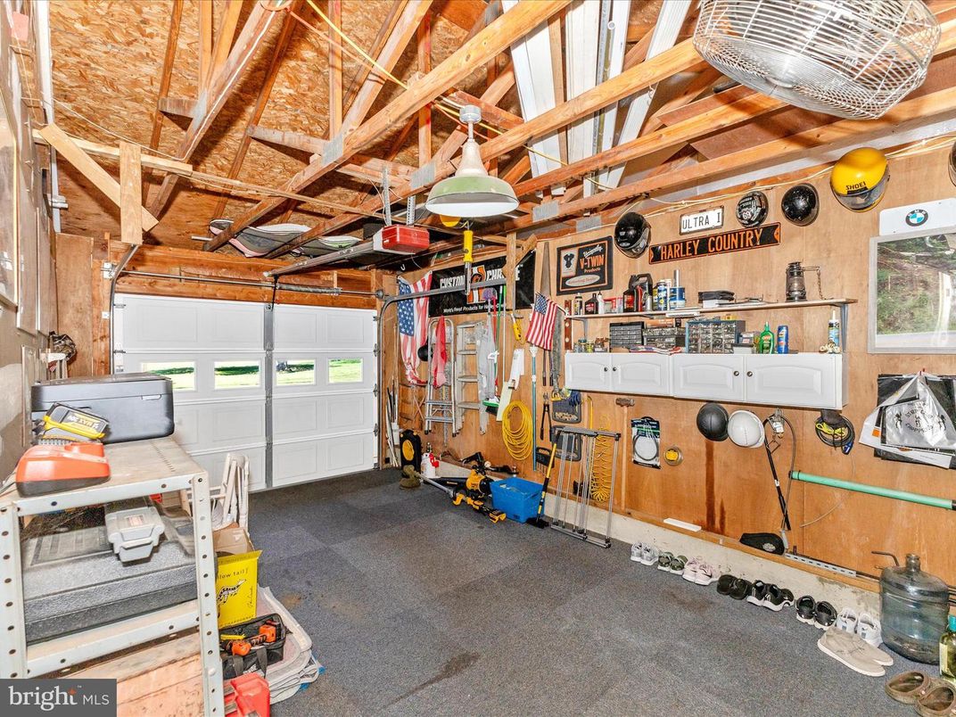 Fitness Equipment, Garage, Interior, Wooden Beams, Wooden Ceilings