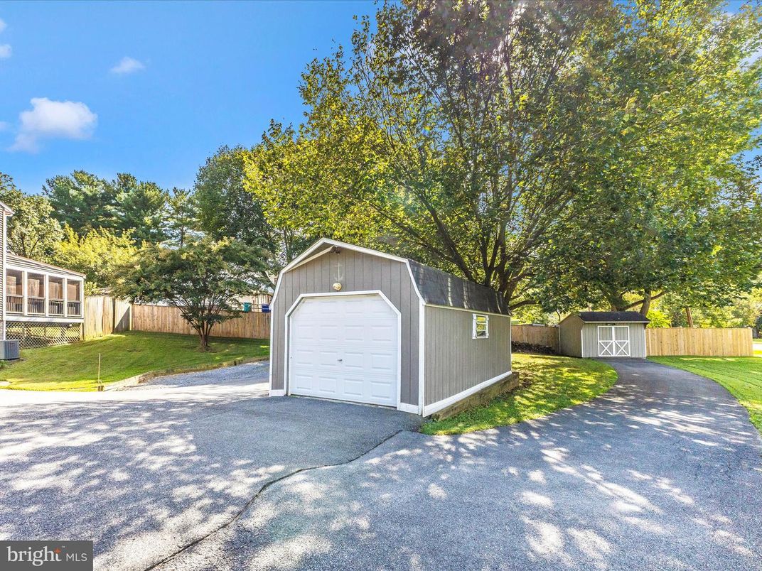 Detached Garage, Exterior