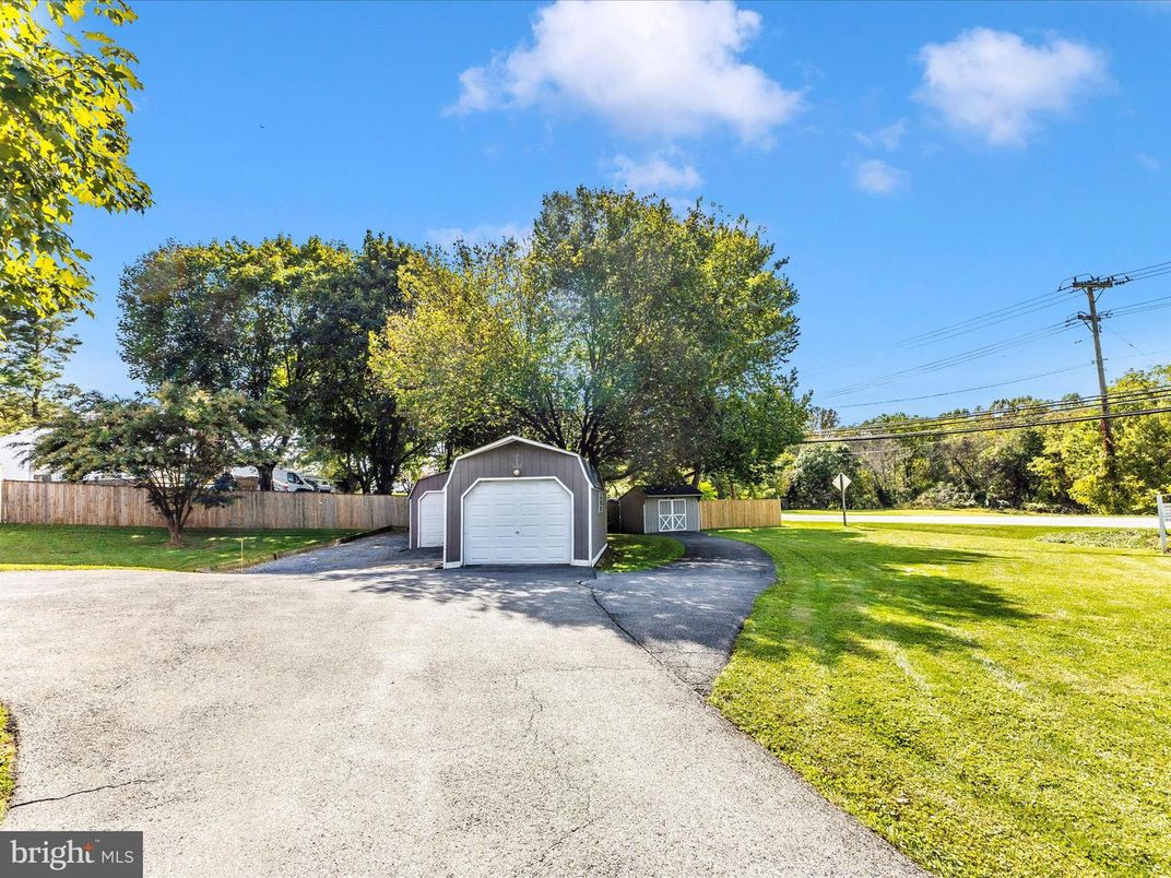 Backyard, Detached Garage, Exterior