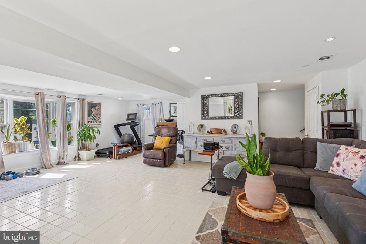 Fitness Equipment, Interior, Living room, Recessed Lighting