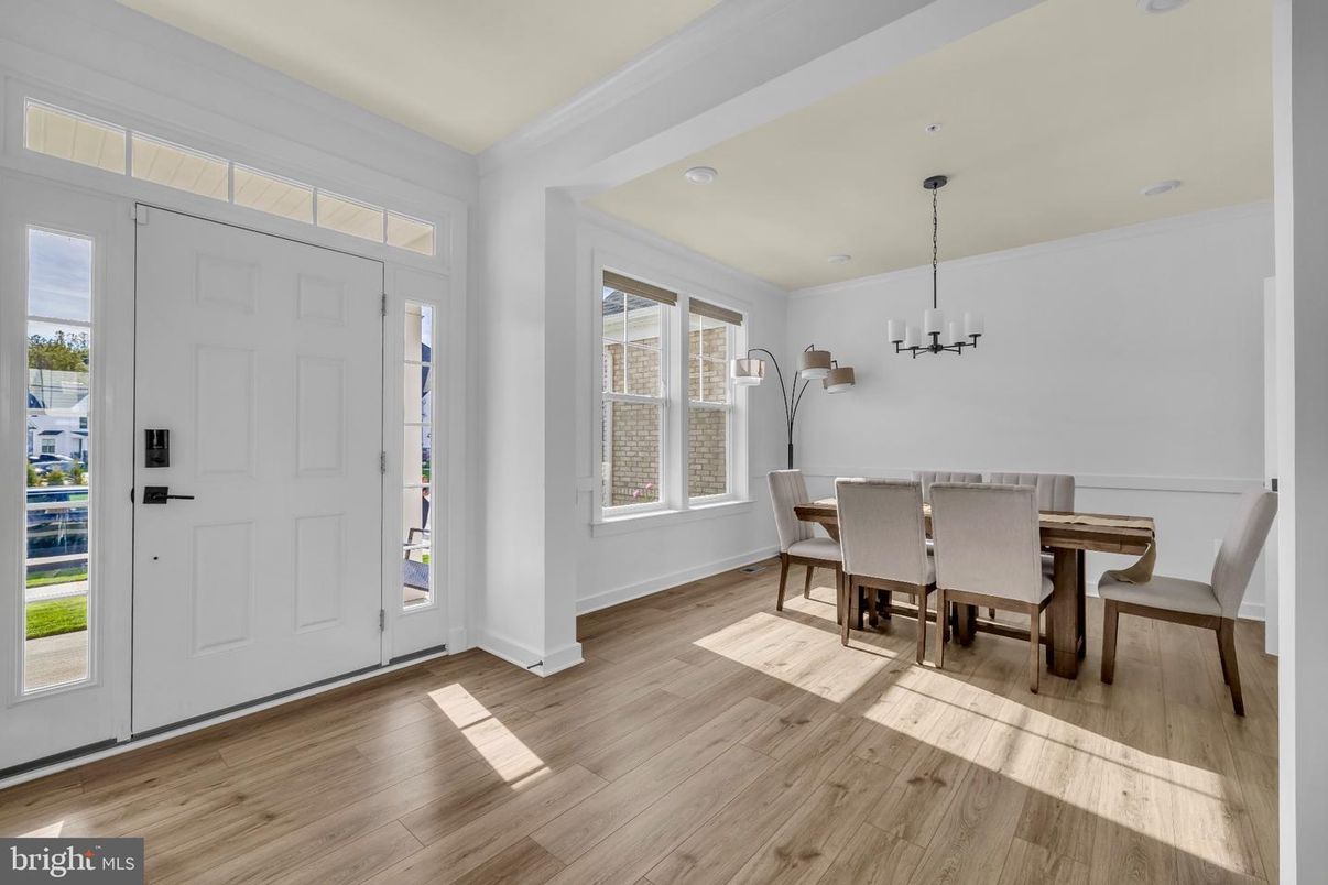 Chandelier, Dining room, Interior, Recessed Lighting, Wood Texture Flooring