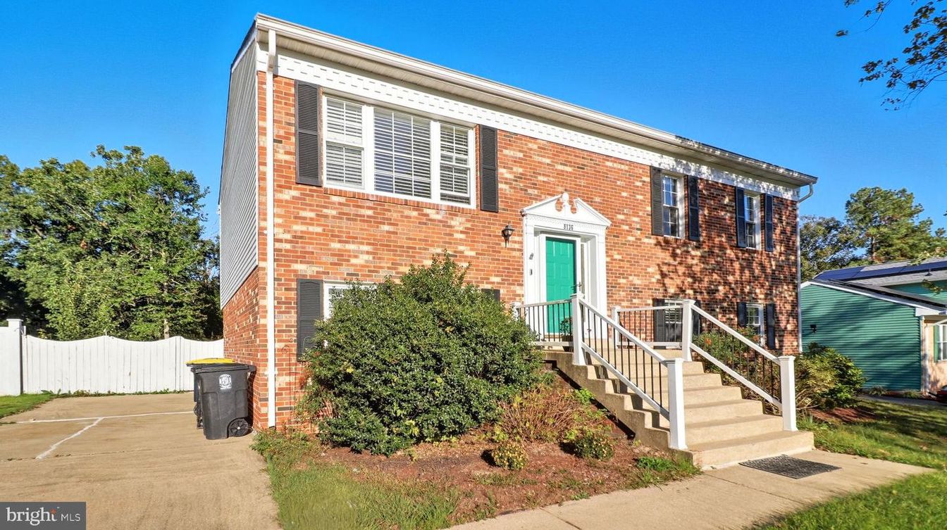 Exterior, Facade, Brick Facade, Georgian