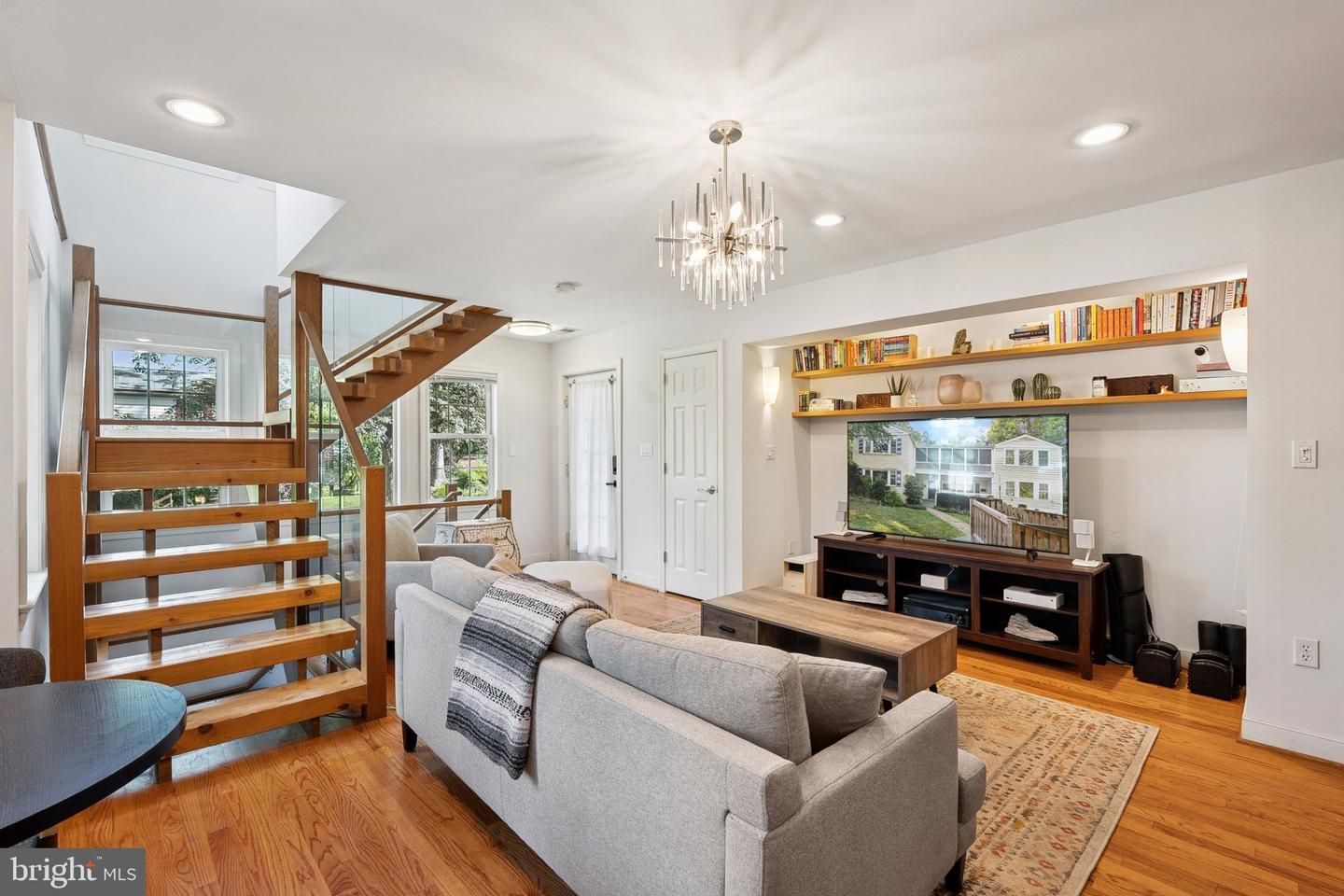 Interior, Pendant Lights, Recessed Lighting, Wood Texture Flooring
