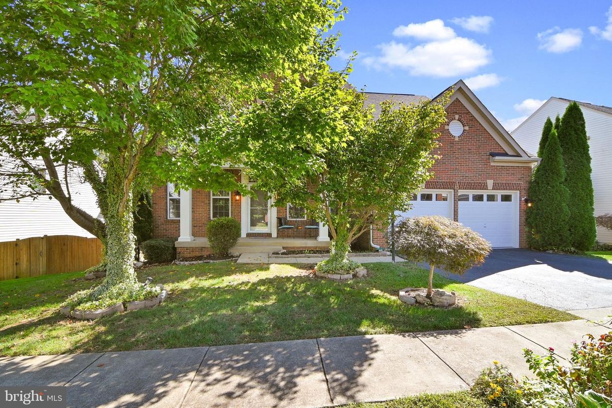 Attached, Exterior, Facade, Brick Facade, Brick Traditional