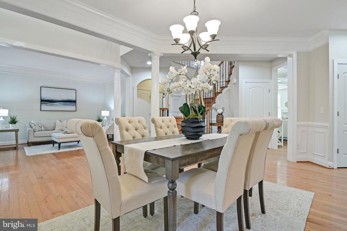 Chandelier, Dining room, Interior, Recessed Lighting, Wood Texture Flooring