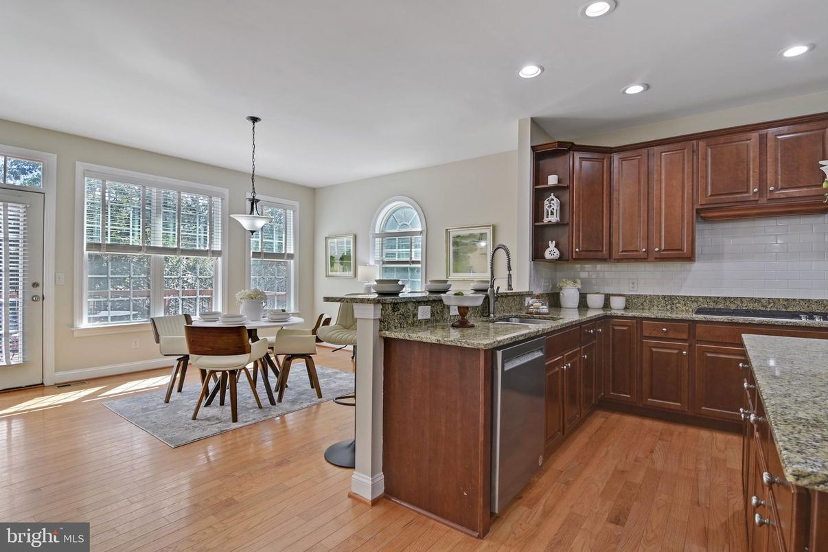 Dining room, Interior, Kitchen, Pendant Lights, Recessed Lighting, Wood Texture Flooring