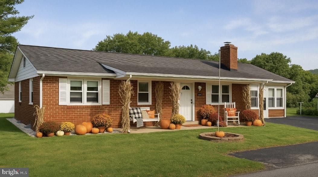 Exterior, Facade, Brick Facade, Cape Cod