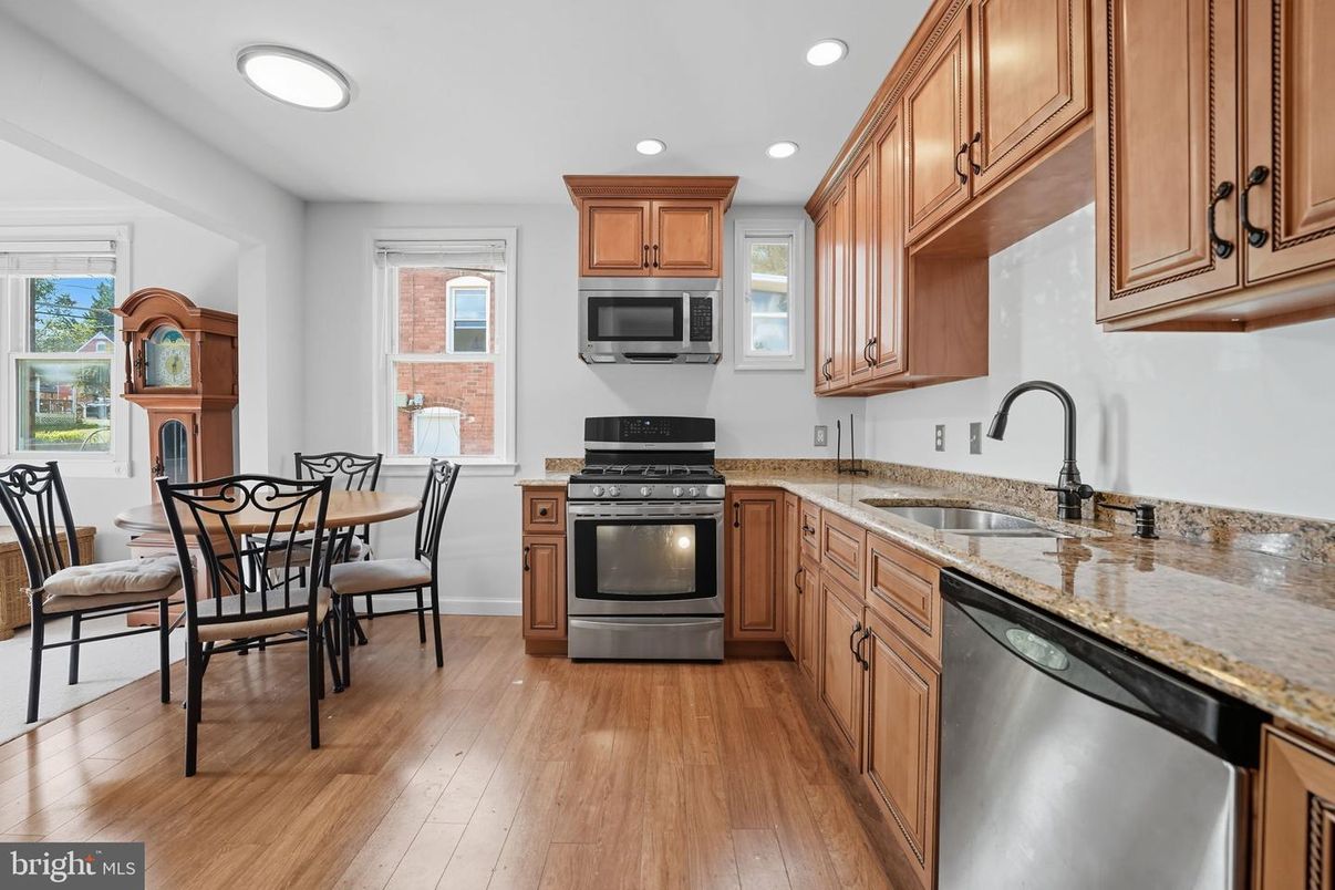 Dining room, Interior, Kitchen, Recessed Lighting, Stainless Steel Appliances, Wood Texture Flooring