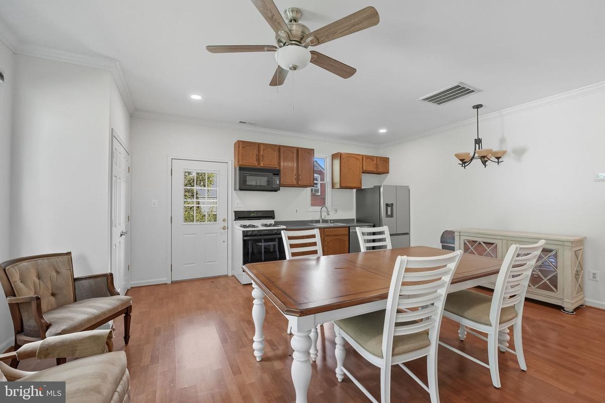 Dining room, Interior, Kitchen, Recessed Lighting, Stainless Steel Appliances, Wood Texture Flooring