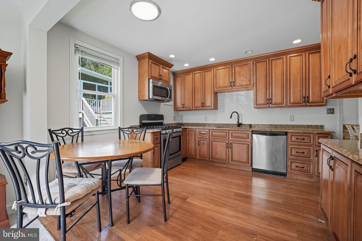 Dining room, Interior, Kitchen, Recessed Lighting, Wood Texture Flooring
