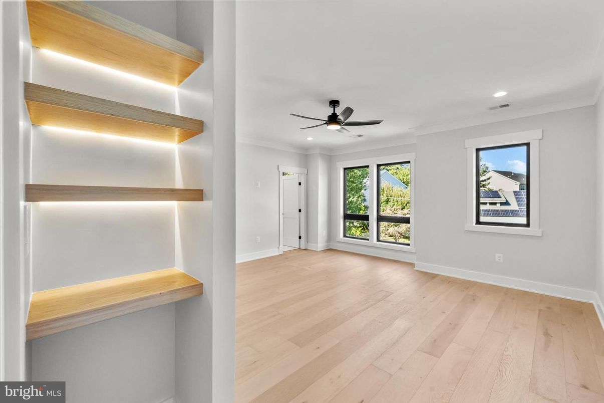 Empty room, Interior, Recessed Lighting, Wood Texture Flooring