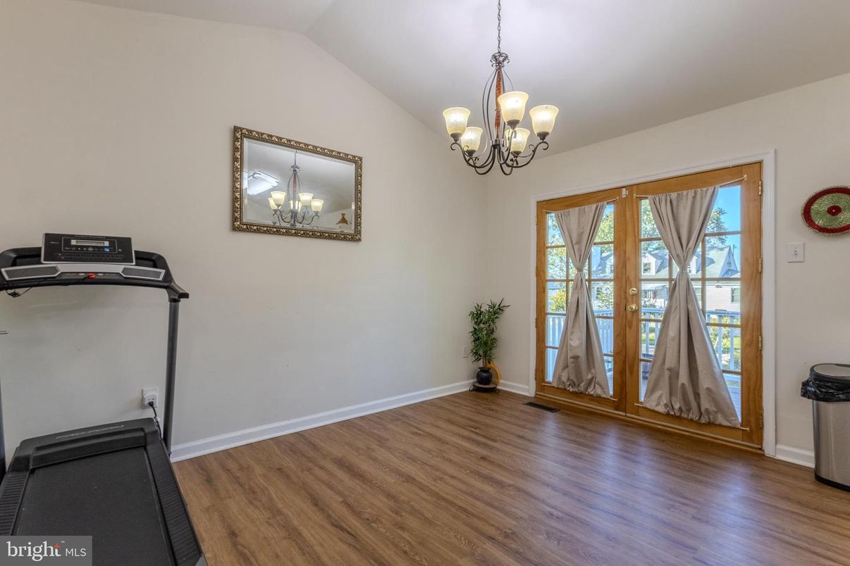 Chandelier, Fitness Equipment, Interior, Wood Texture Flooring