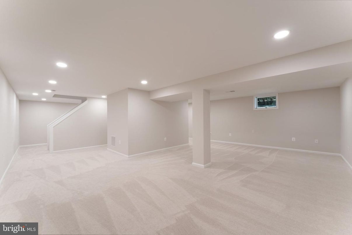 Empty room, Interior, Recessed Lighting