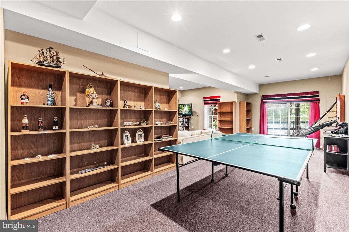 Game Room, Interior, Recessed Lighting