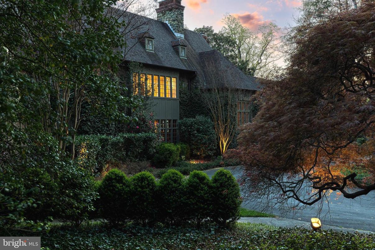 Exterior, Facade, French Provincial