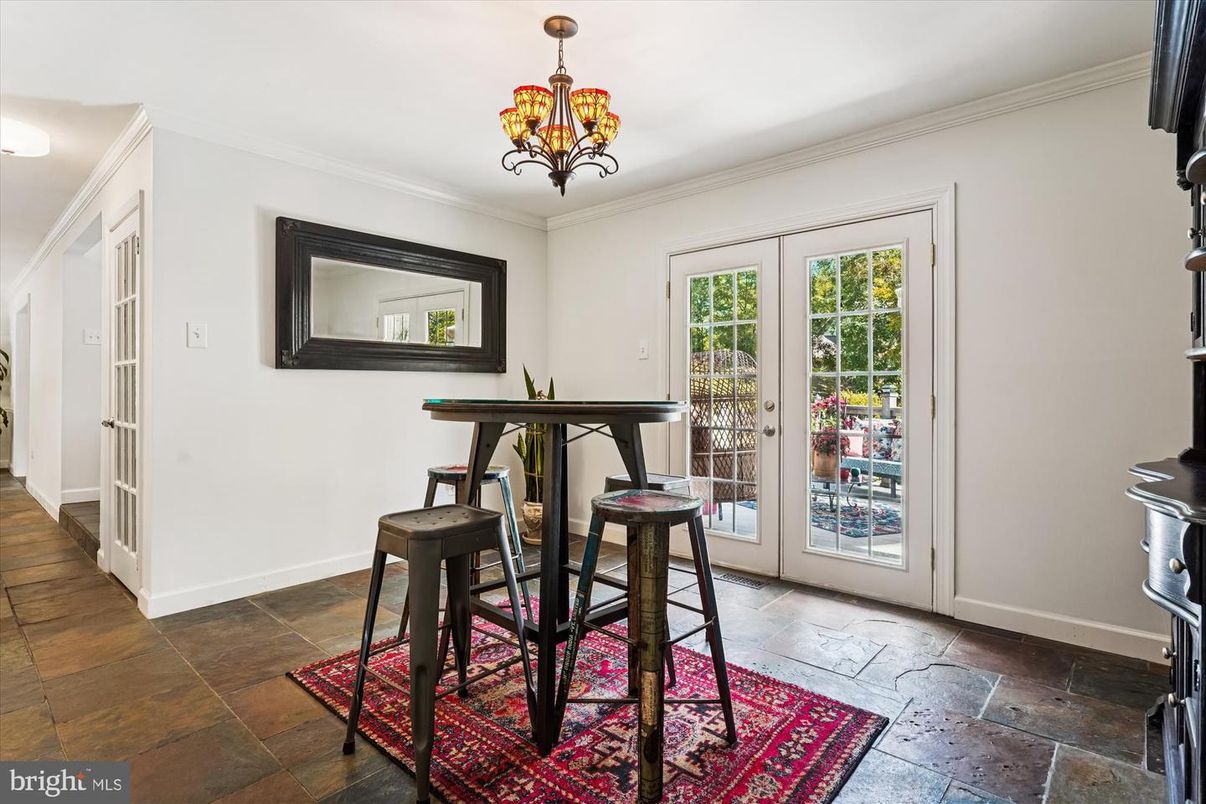 Chandelier, Interior