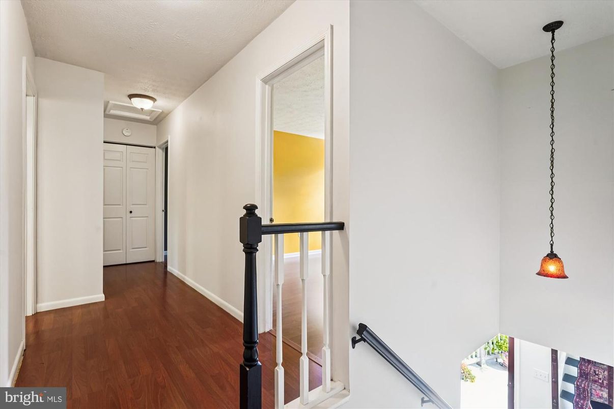 Interior, Pendant Lights, Wood Texture Flooring