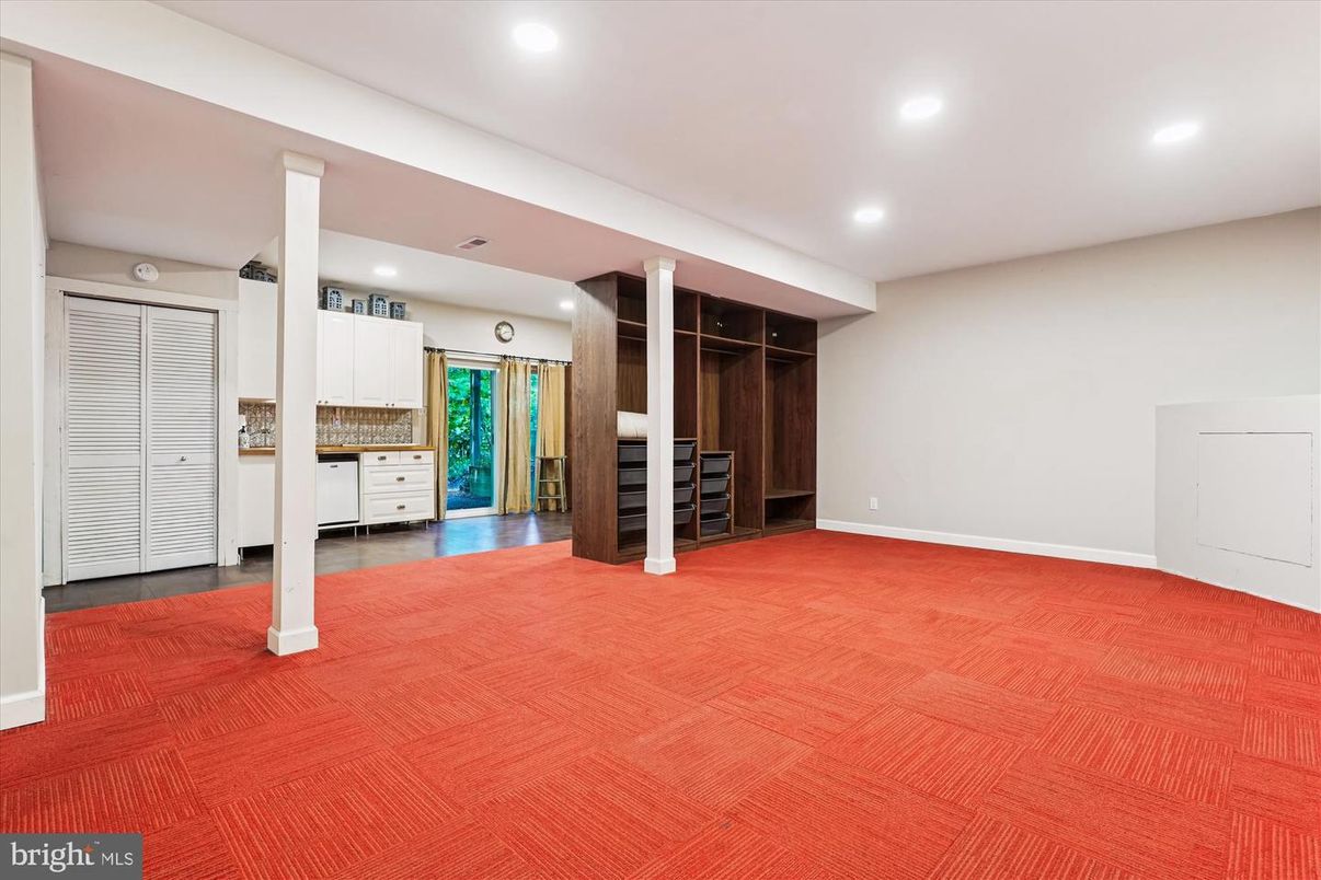 Empty room, Interior, Recessed Lighting