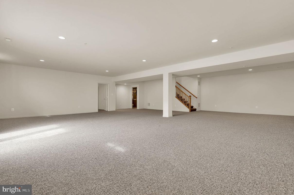 Empty room, Interior, Recessed Lighting