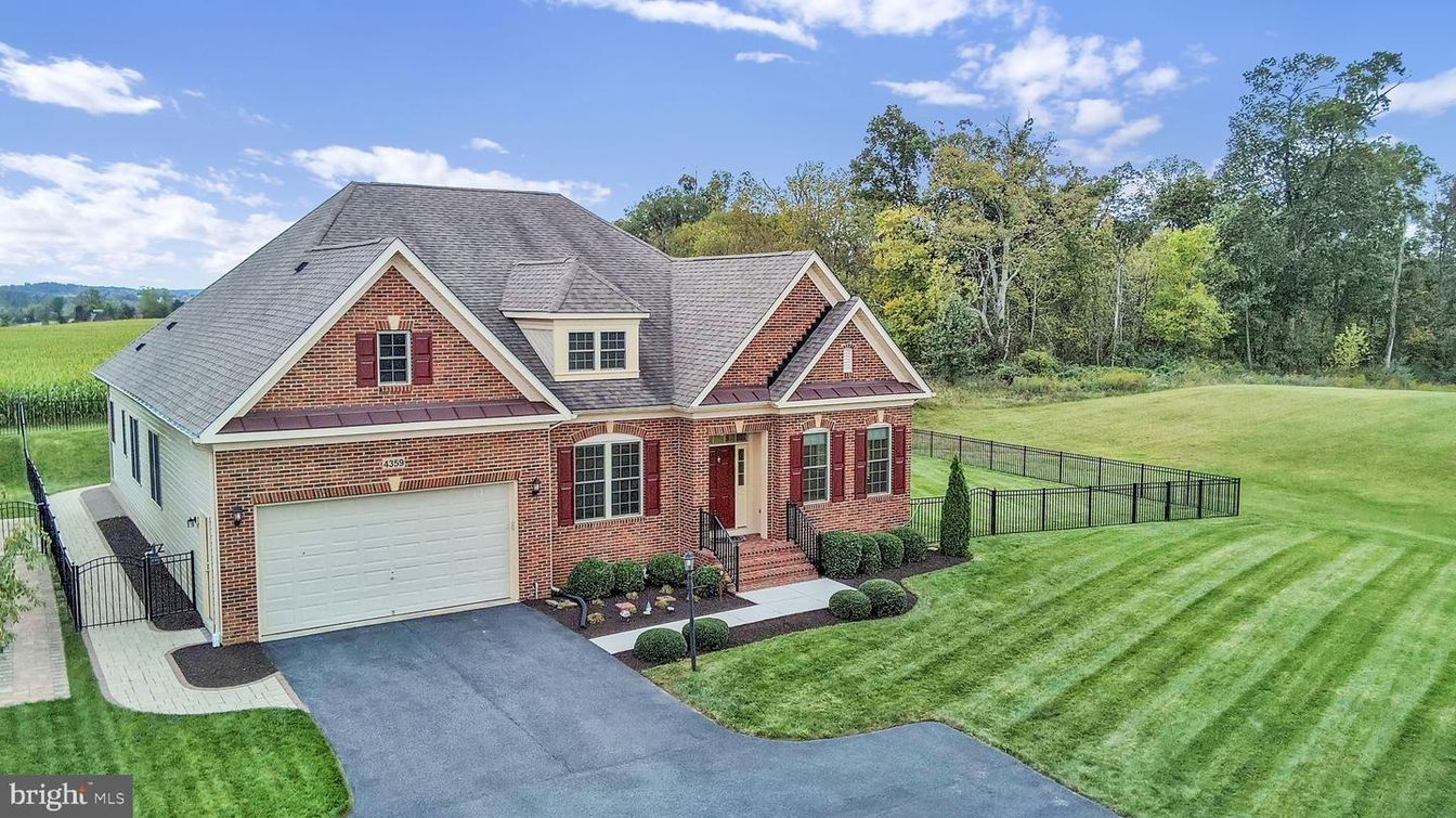 Attached, Exterior, Facade, Brick Facade, Brick Traditional