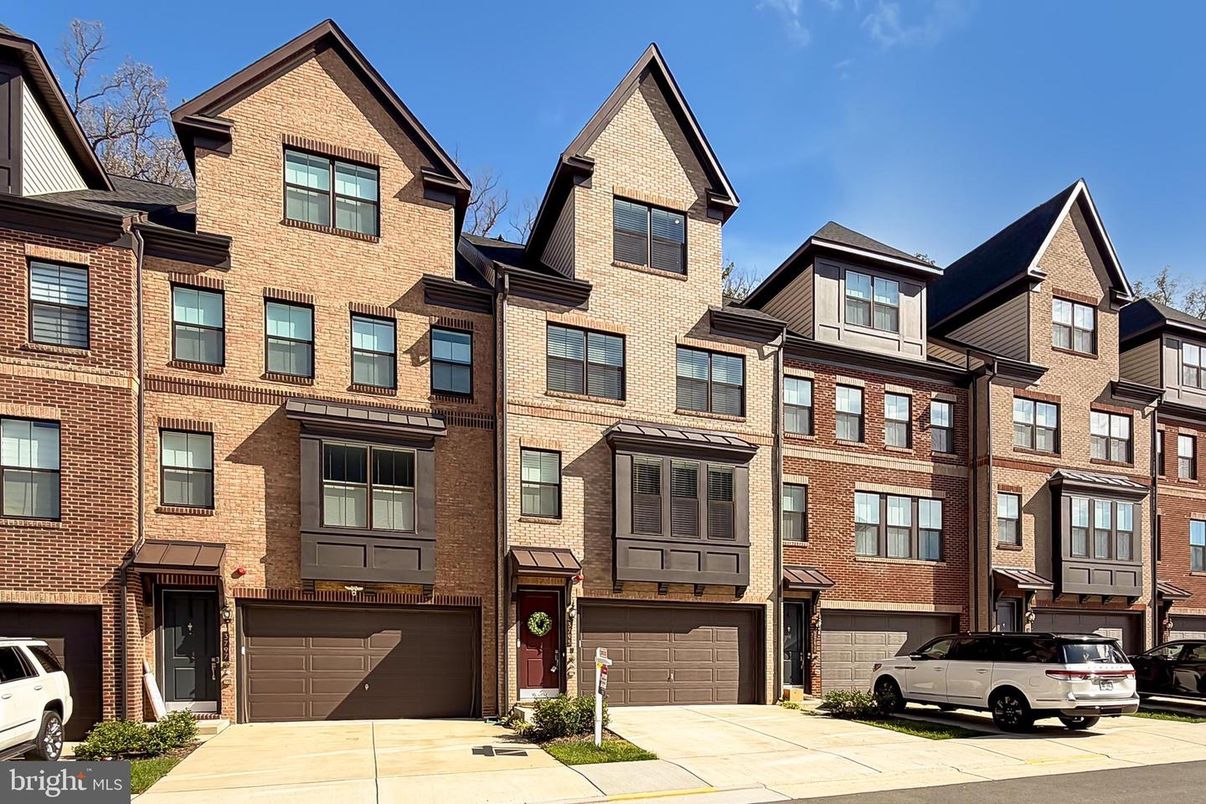 Attached, Exterior, Facade, Brick Facade, Rowhouse