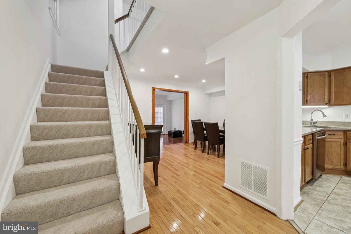 Dining room, Interior, Kitchen, Recessed Lighting, Wood Texture Flooring