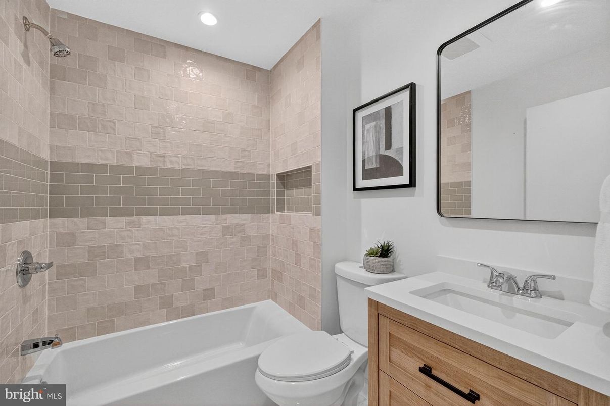 Bathroom, Interior, Recessed Lighting