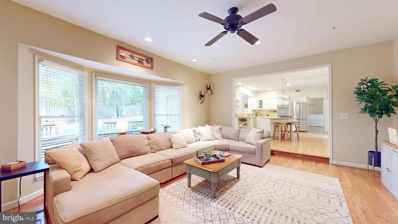 Interior, Kitchen, Living room, Pendant Lights, Recessed Lighting, Wood Texture Flooring