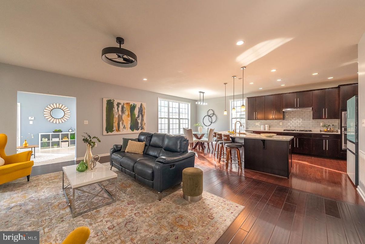 Dining room, Interior, Kitchen, Living room, Pendant Lights, Recessed Lighting, Stainless Steel Appliances, Wood Texture Flooring