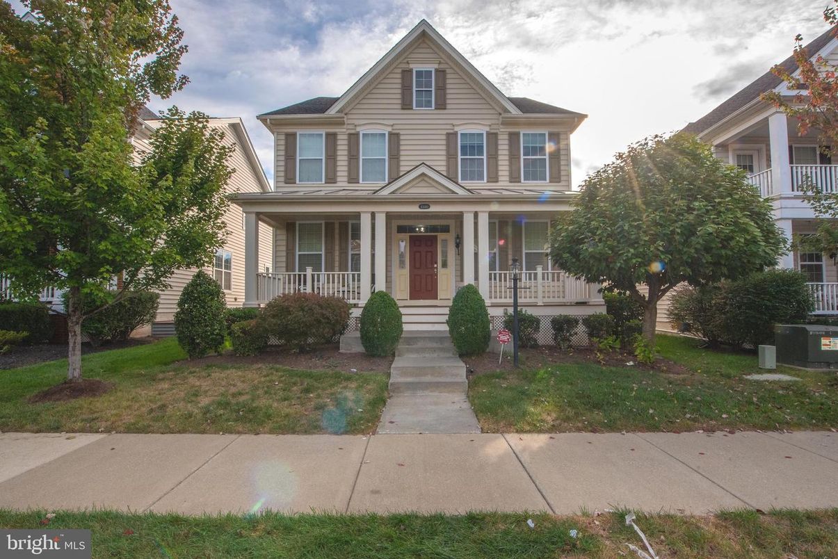 Exterior, Facade, Queen Anne Victorian