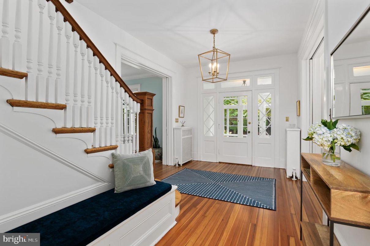 Interior, Pendant Lights, Wood Texture Flooring