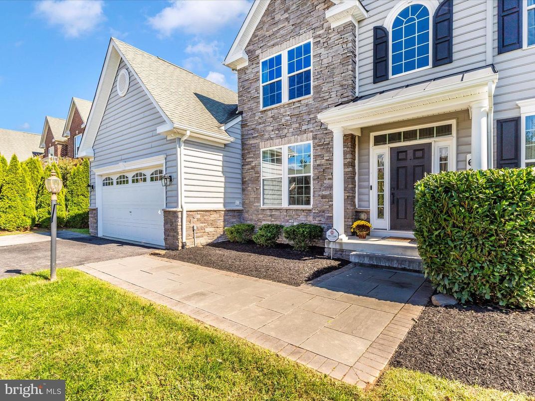 Attached, Exterior, Facade, Farmhouse