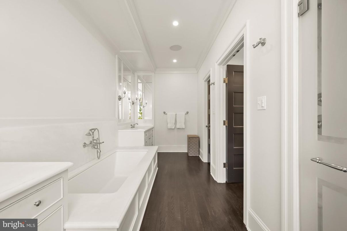 Bathroom, Interior, Recessed Lighting, Wood Texture Flooring