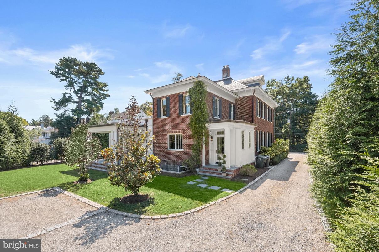 Backyard, Exterior, Facade, Brick Facade, Georgian