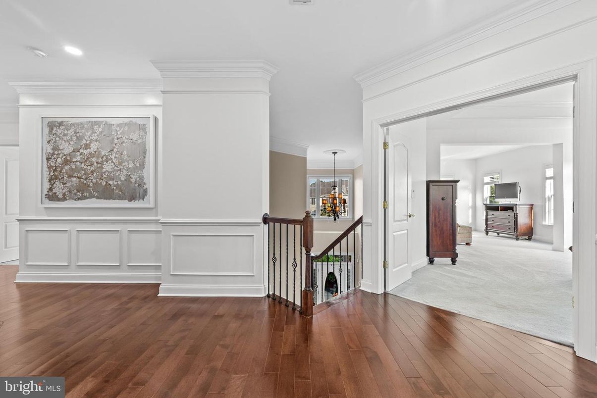 Interior, Pendant Lights, Recessed Lighting, Wood Texture Flooring