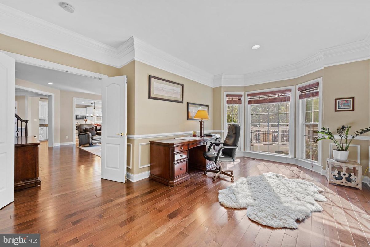 Home Office, Interior, Recessed Lighting, Wood Texture Flooring