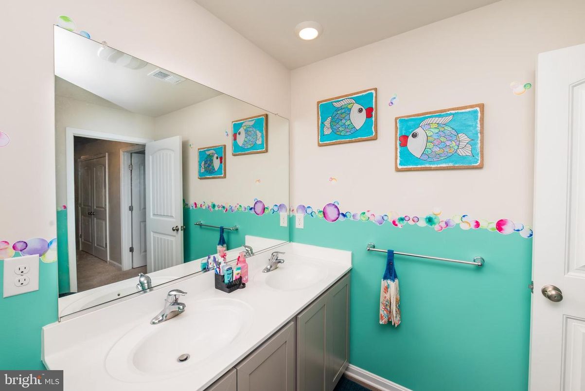 Bathroom, Dual Sink Vanities, Interior, Recessed Lighting