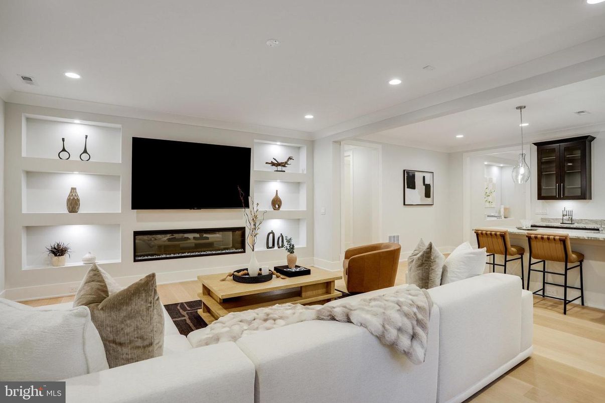 Fireplace, Interior, Living room, Pendant Lights, Recessed Lighting, Wood Texture Flooring